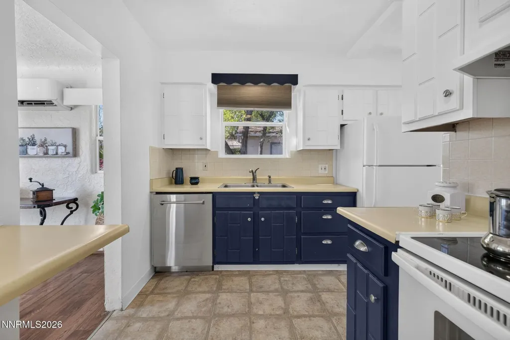 1207 Lander Reno NV 89509