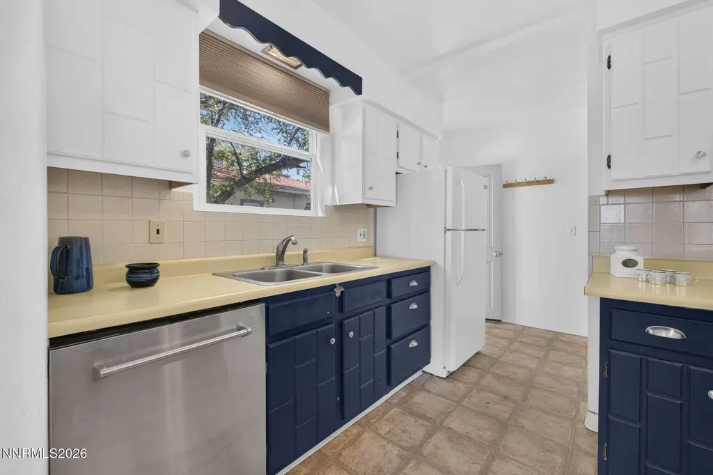 1207 Lander Reno NV 89509