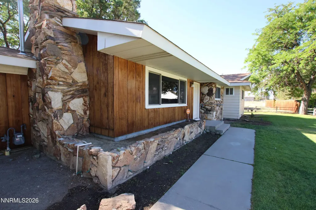 452 California Yerington NV 89447
