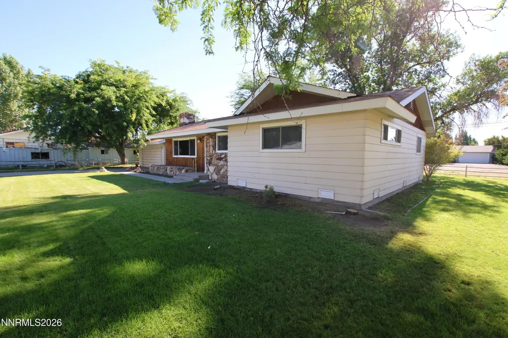 452 California Yerington NV 89447