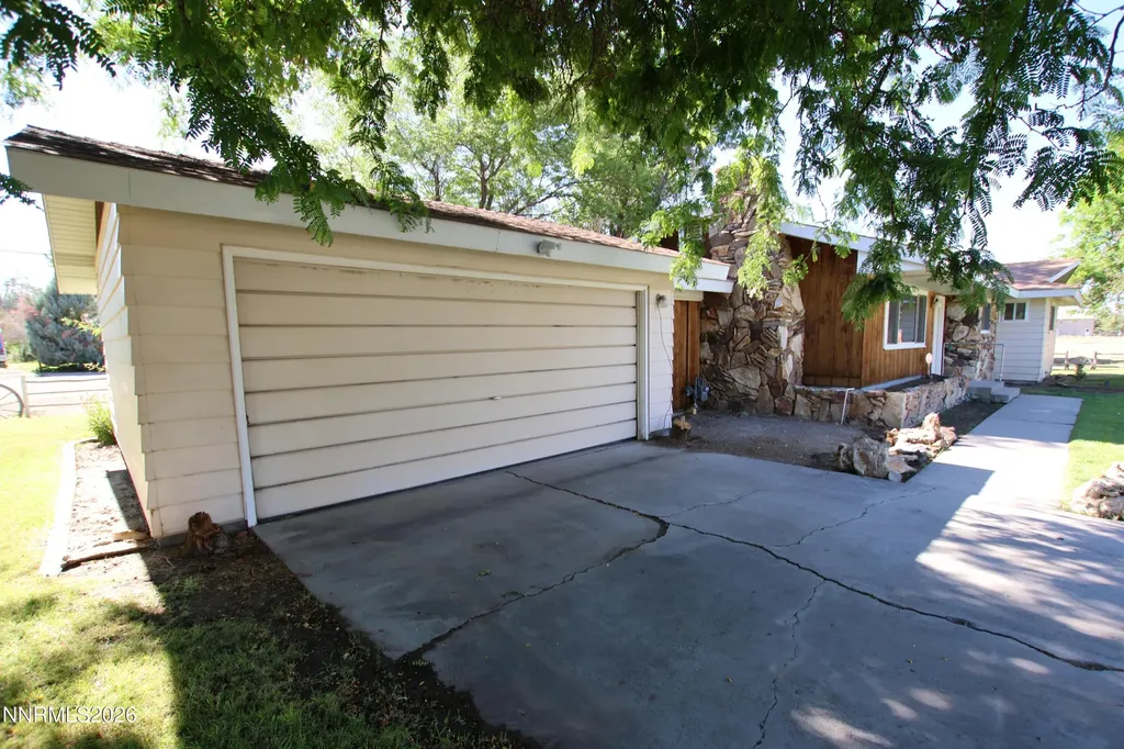 452 California Yerington NV 89447