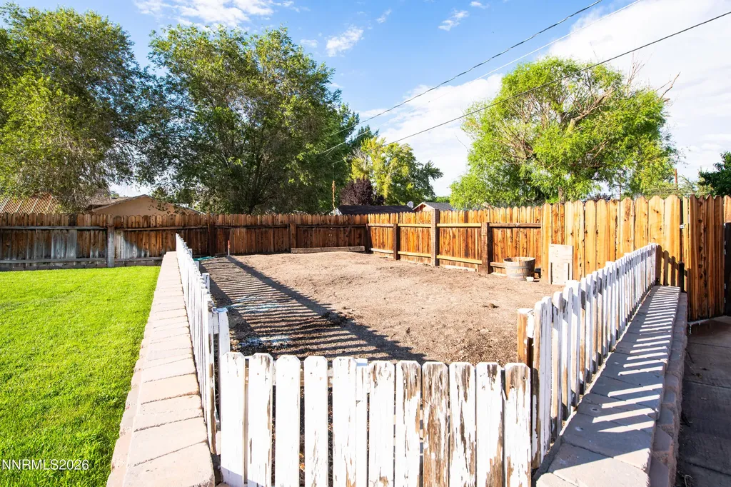 236 West Yerington NV 89447