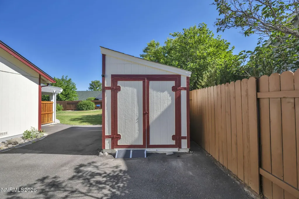 1284 Topaz Gardnerville NV 89460