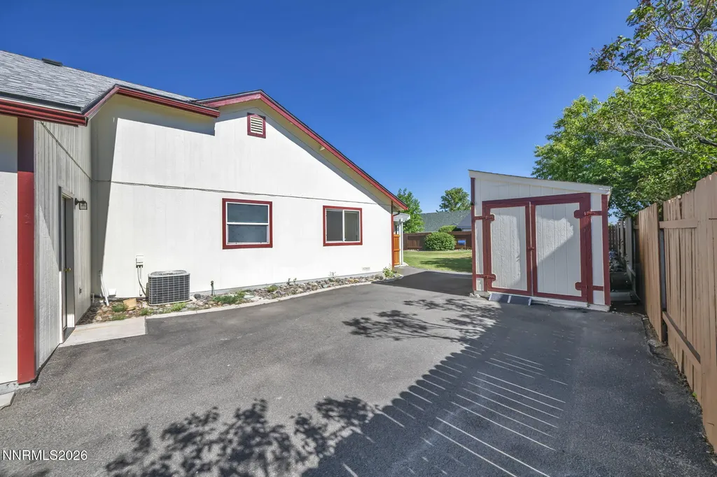 1284 Topaz Gardnerville NV 89460