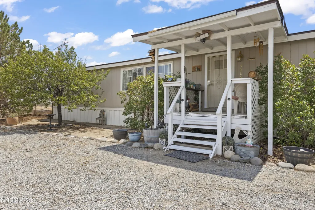 5020 White Oak Silver Springs NV 89429