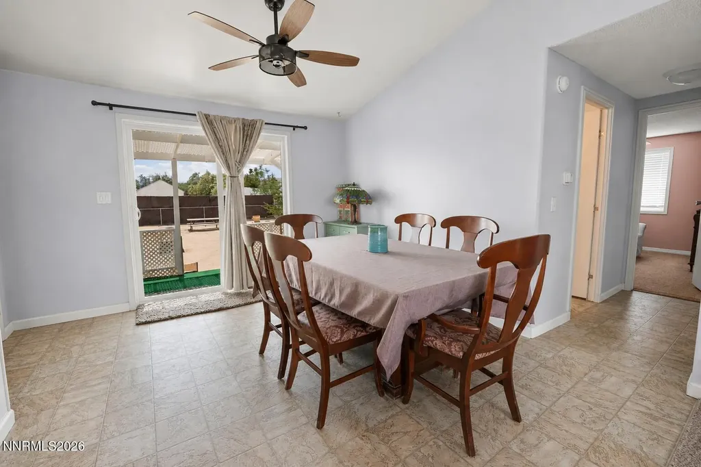 5020 White Oak Silver Springs NV 89429