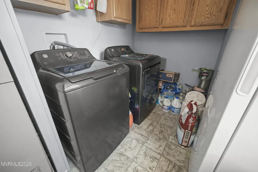 5020 White Oak Silver Springs NV 89429