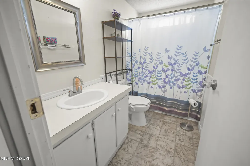 5020 White Oak Silver Springs NV 89429