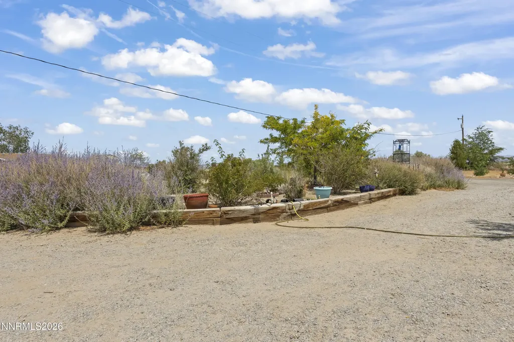 5020 White Oak Silver Springs NV 89429