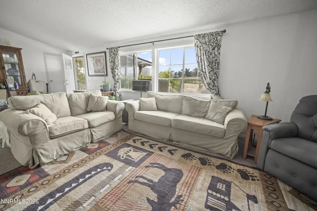 5020 White Oak Silver Springs NV 89429
