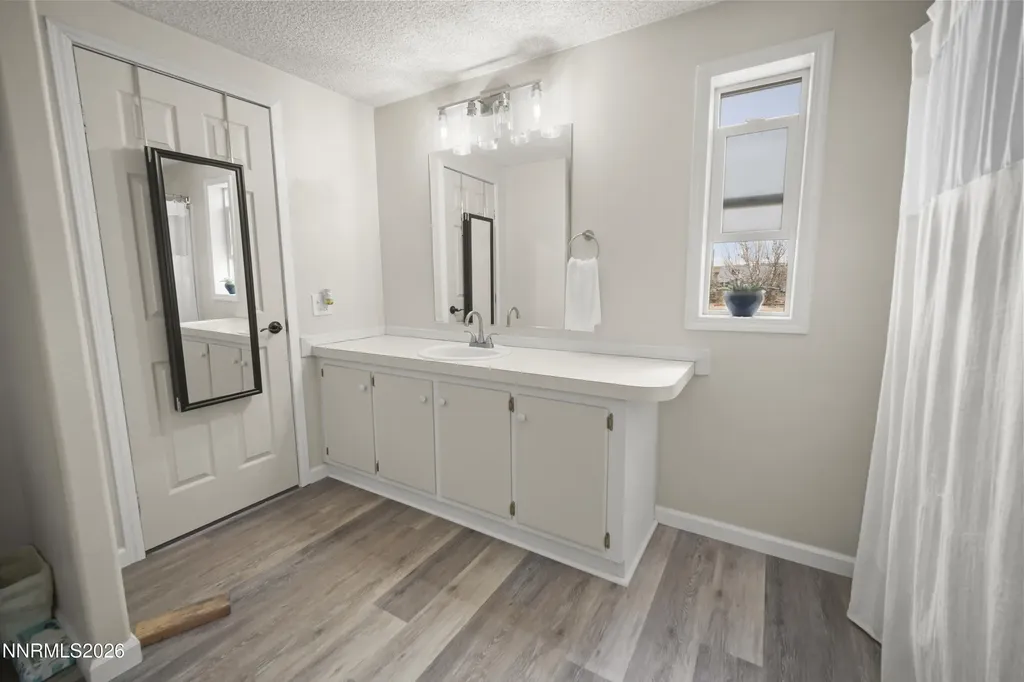 5020 White Oak Silver Springs NV 89429