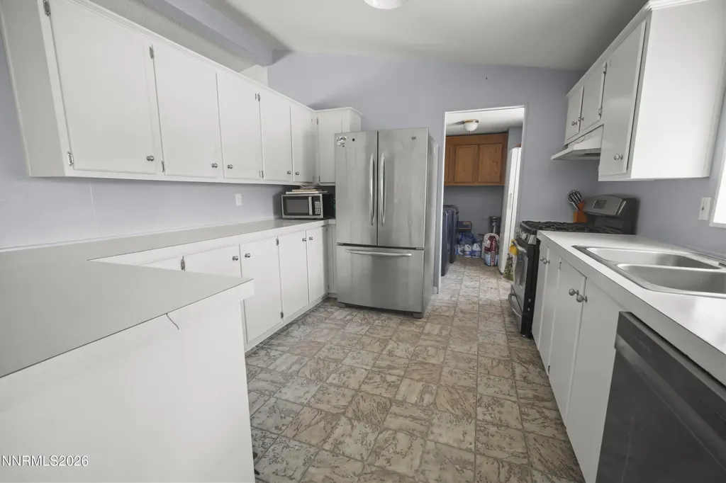 5020 White Oak Silver Springs NV 89429
