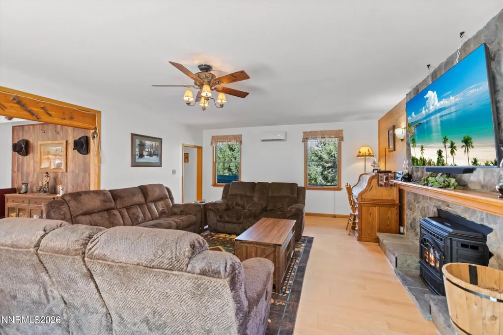 21595 Dortort Reno NV 89521