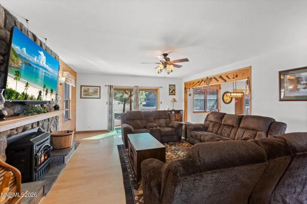21595 Dortort Reno NV 89521