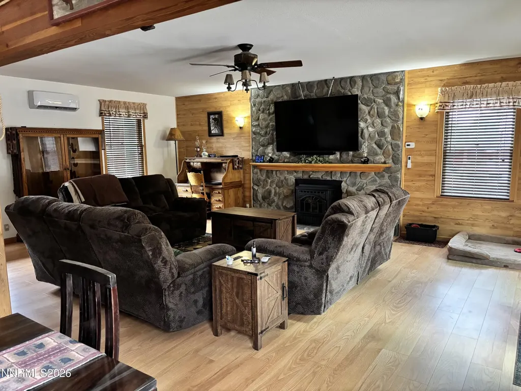 21595 Dortort Reno NV 89521