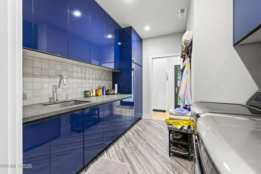 1592 6th Minden NV 89423