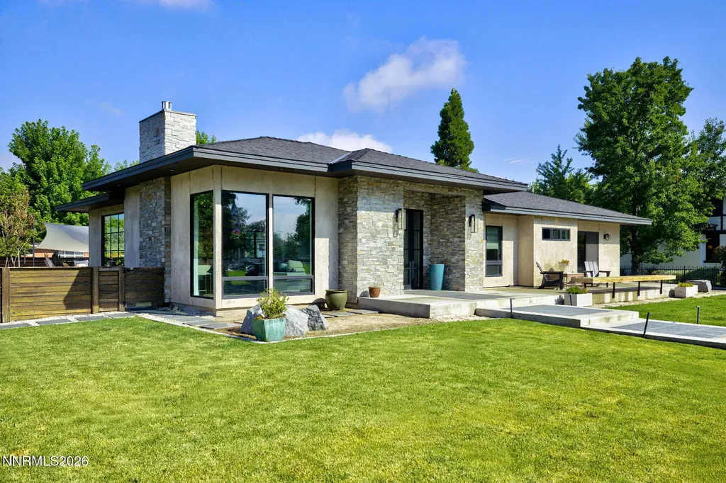 1592 6th Minden NV 89423