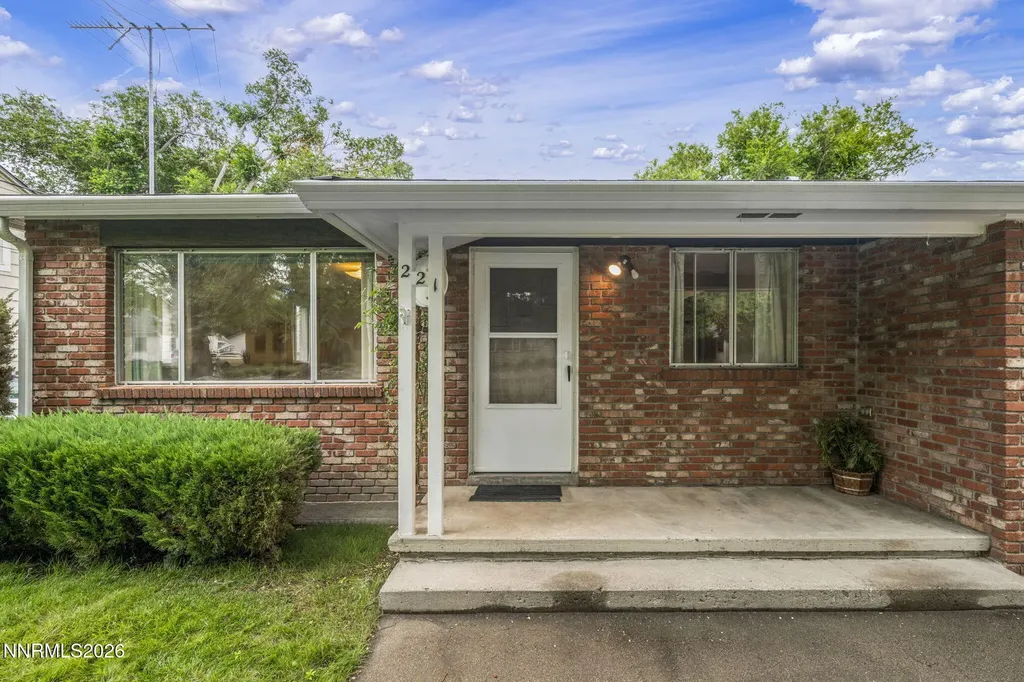 221 Iris Carson City NV 89703