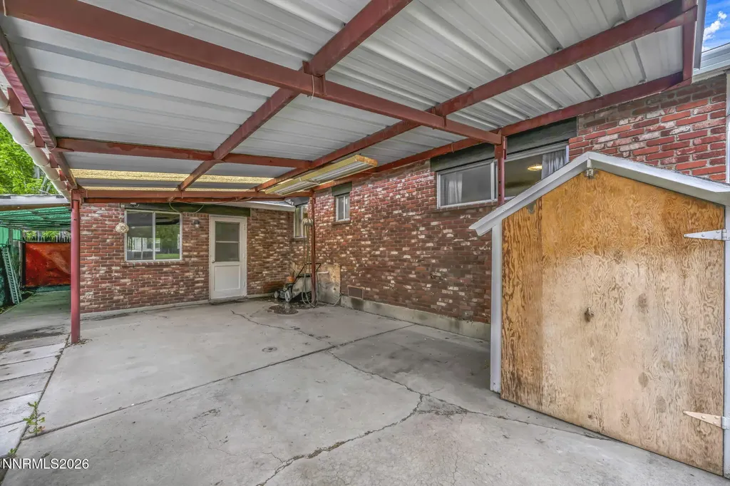 221 Iris Carson City NV 89703