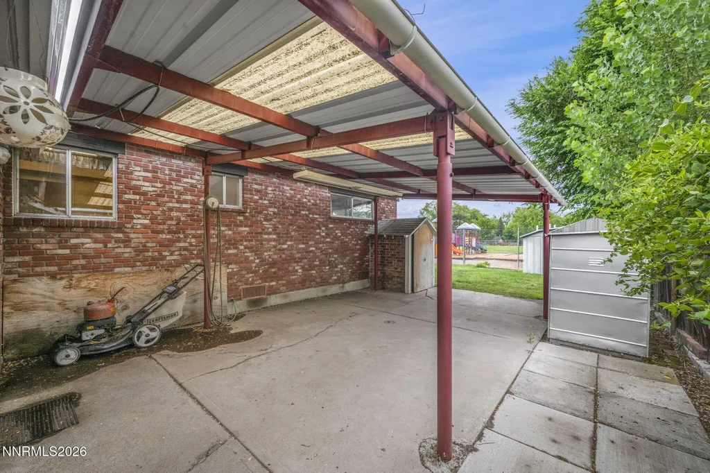 221 Iris Carson City NV 89703
