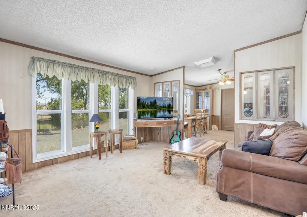 1095 7th Silver Springs NV 89429
