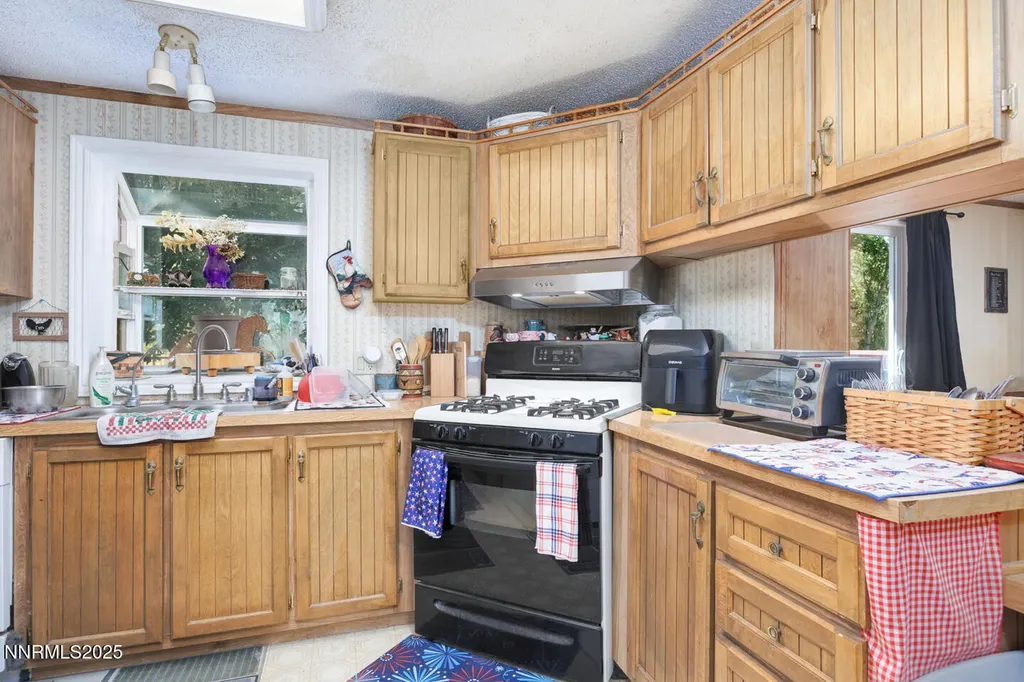 1095 7th Silver Springs NV 89429