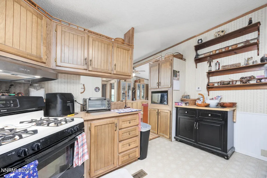 1095 7th Silver Springs NV 89429