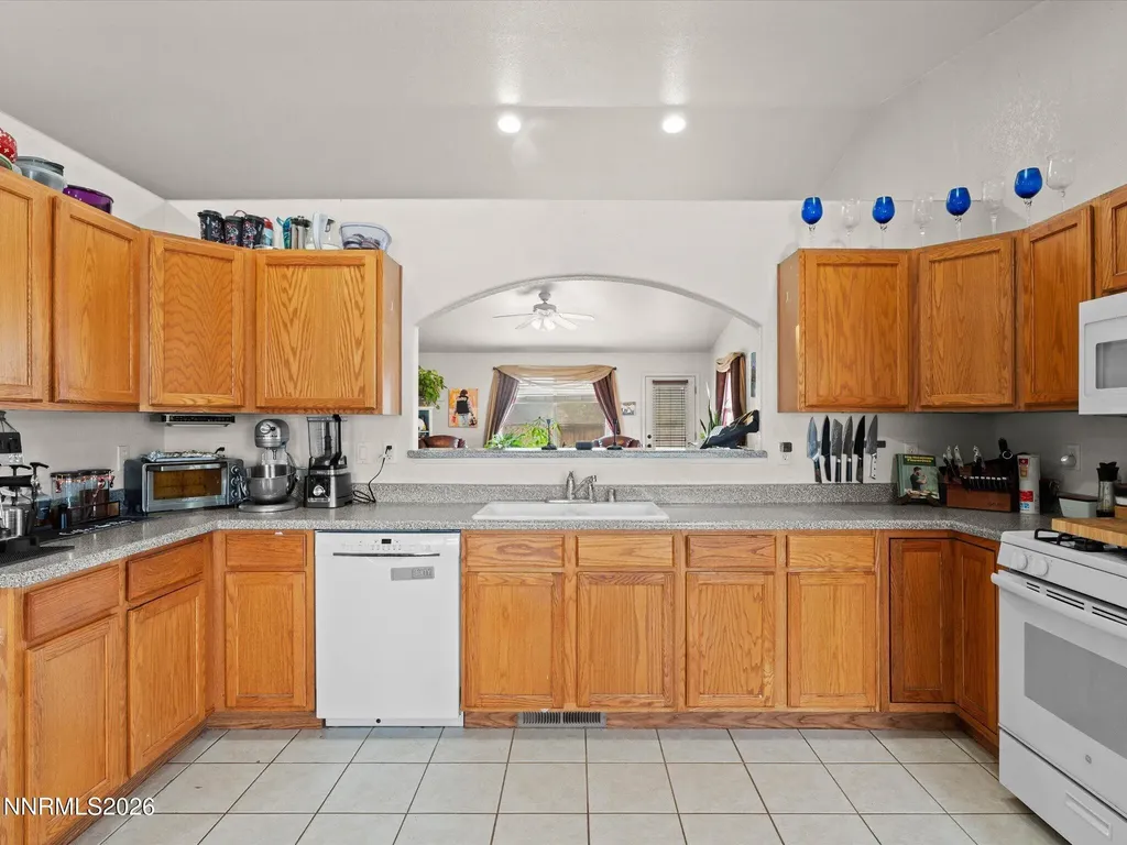 1738 Art Fernley NV 89408