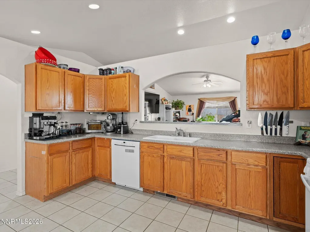 1738 Art Fernley NV 89408