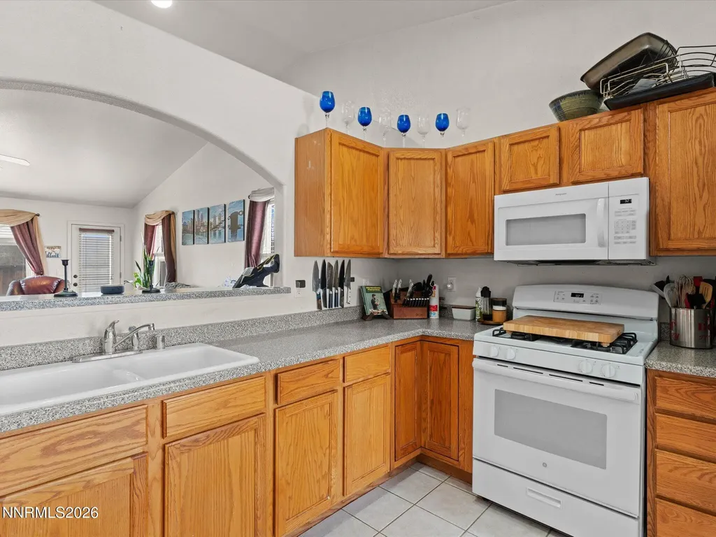 1738 Art Fernley NV 89408