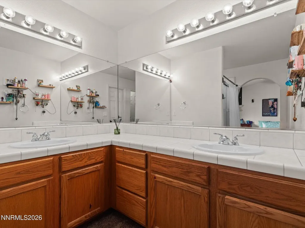 1738 Art Fernley NV 89408