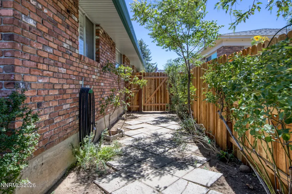 1525 California Reno NV 89509