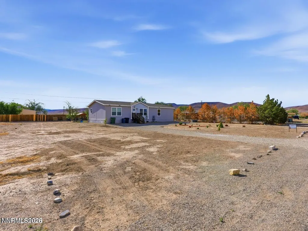 2815 Pueblo Silver Springs NV 89429