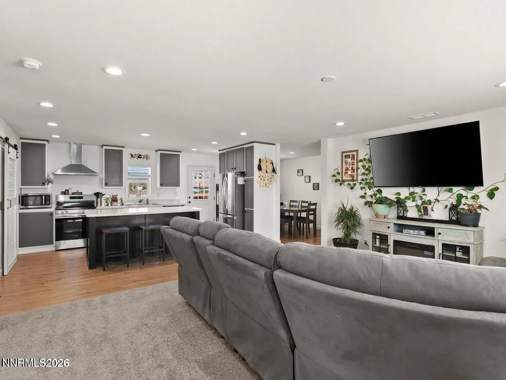 2815 Pueblo Silver Springs NV 89429