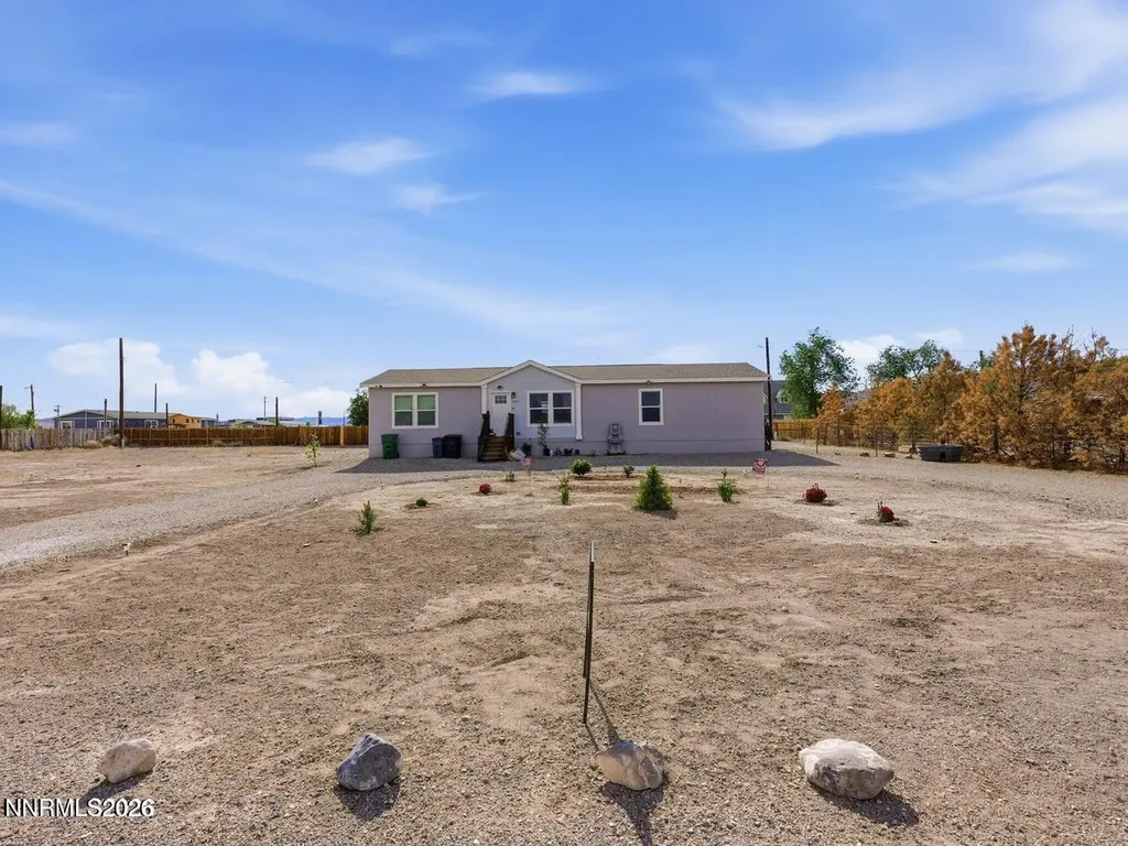 2815 Pueblo Silver Springs NV 89429