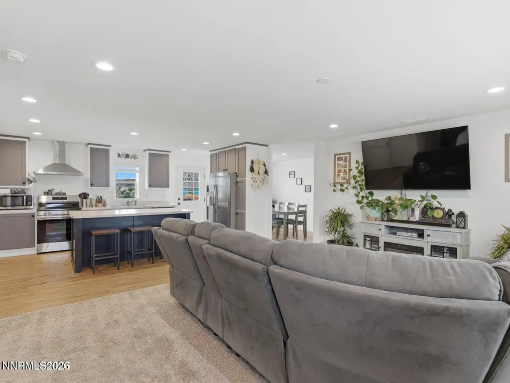 2815 Pueblo Silver Springs NV 89429