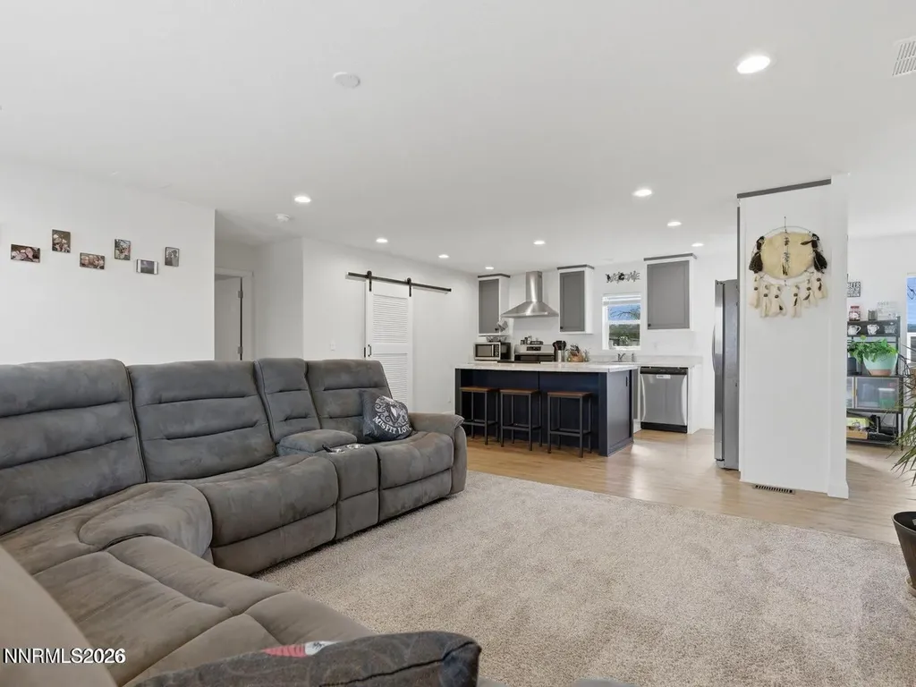 2815 Pueblo Silver Springs NV 89429