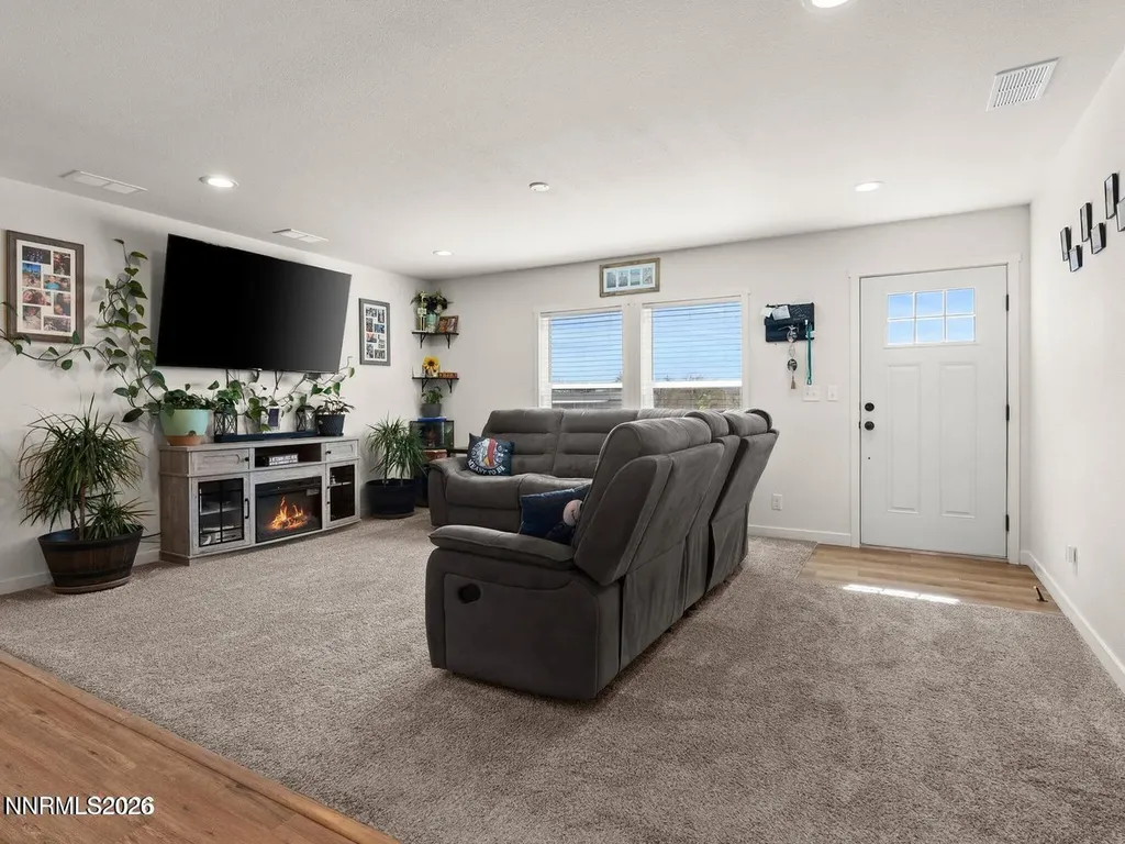 2815 Pueblo Silver Springs NV 89429