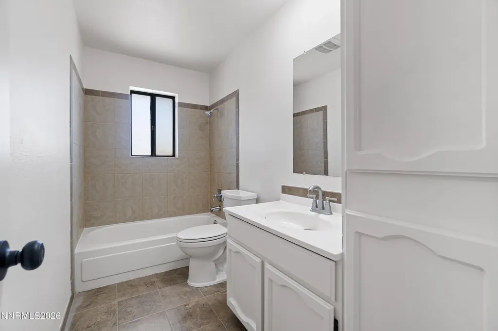 3250 Tarzyn Fallon NV 89406