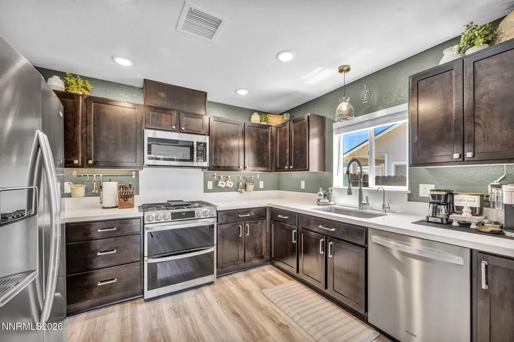 237 Glen Vista Dayton NV 89403