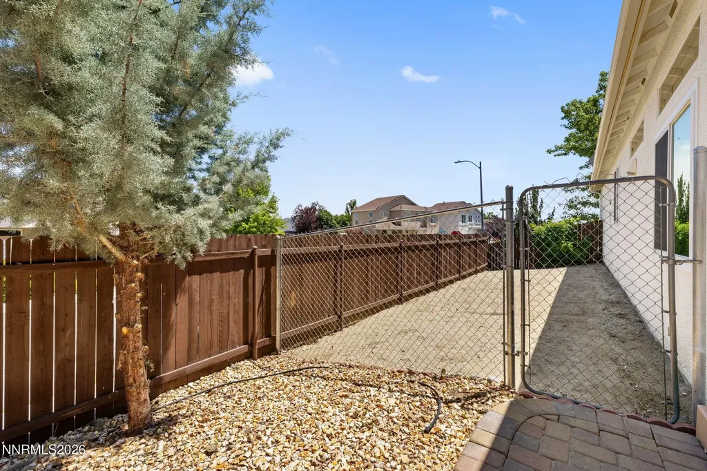 1064 Ridgefield Carson City NV 89706