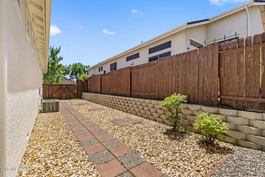 1064 Ridgefield Carson City NV 89706