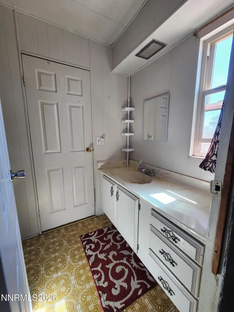 3660 Cypress Silver Springs NV 89429