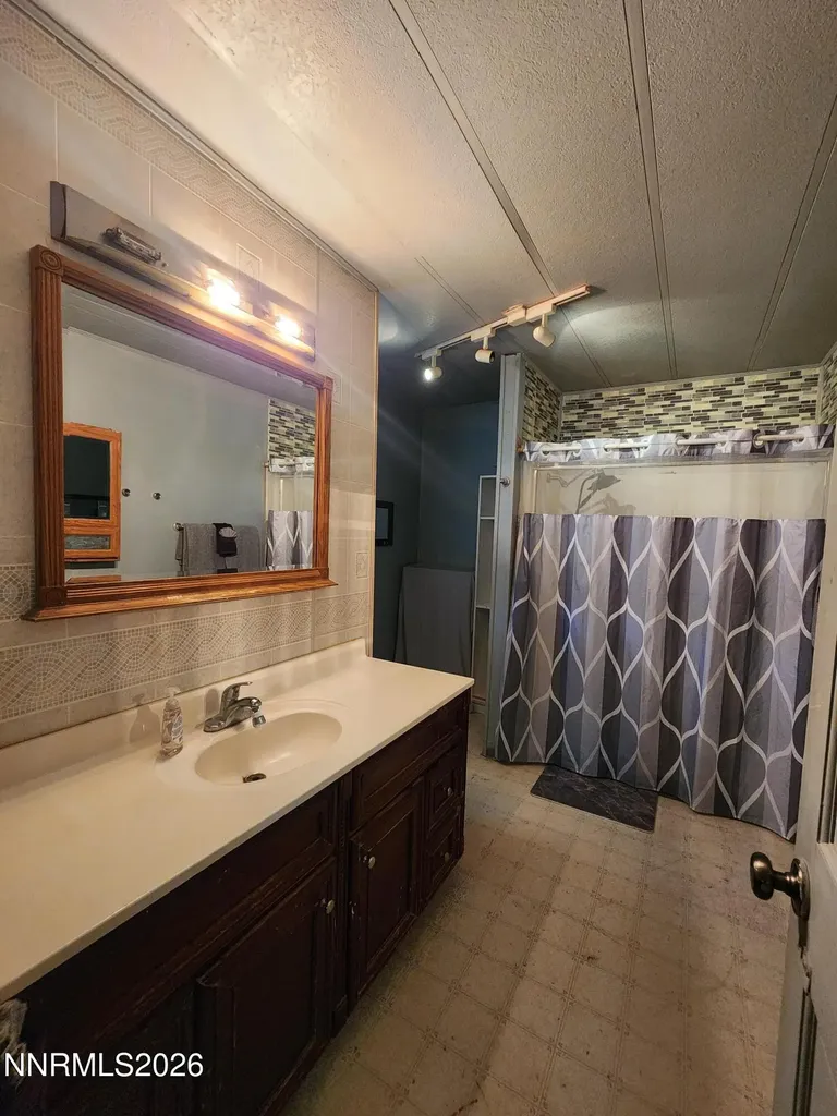 3660 Cypress Silver Springs NV 89429