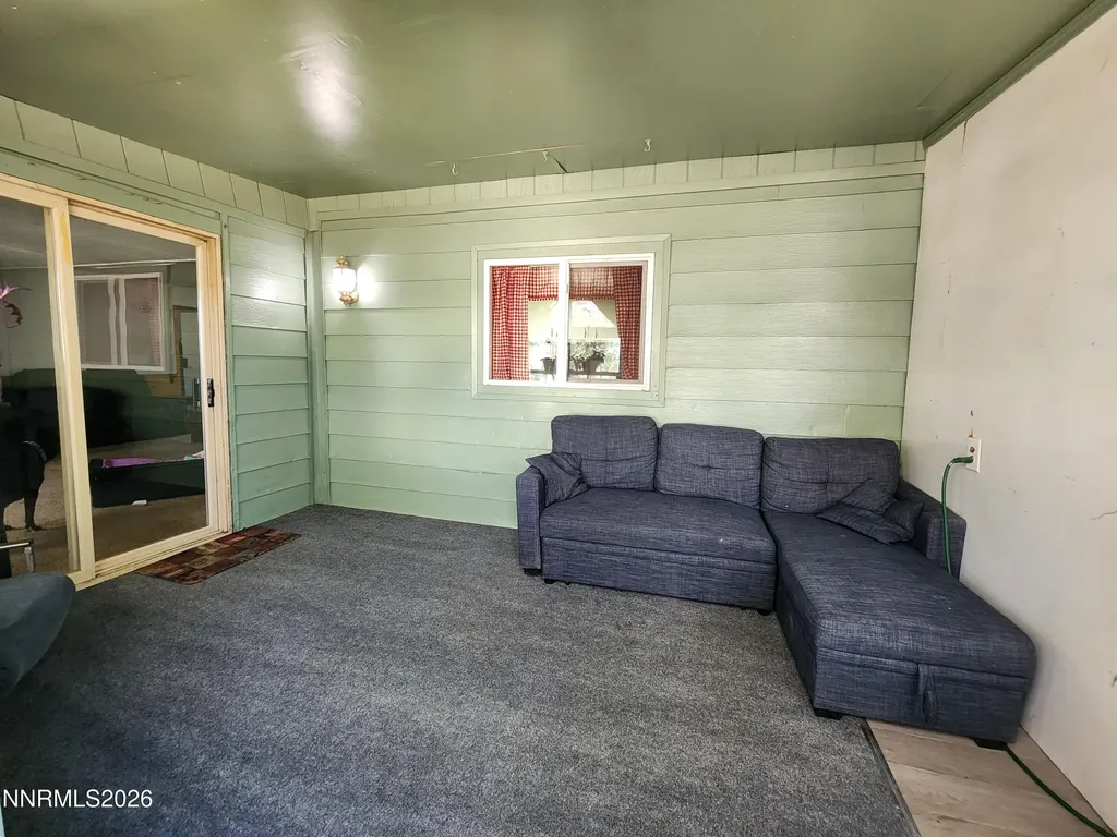 3660 Cypress Silver Springs NV 89429