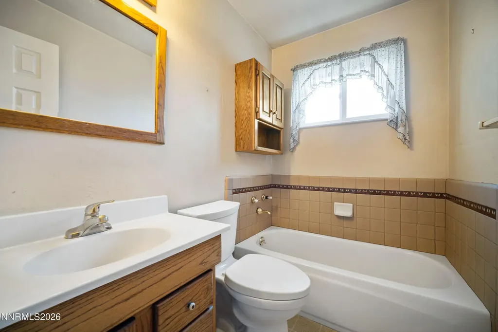 1442 Topaz Gardnerville NV 89460