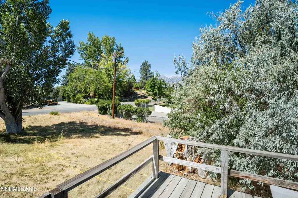 1442 Topaz Gardnerville NV 89460
