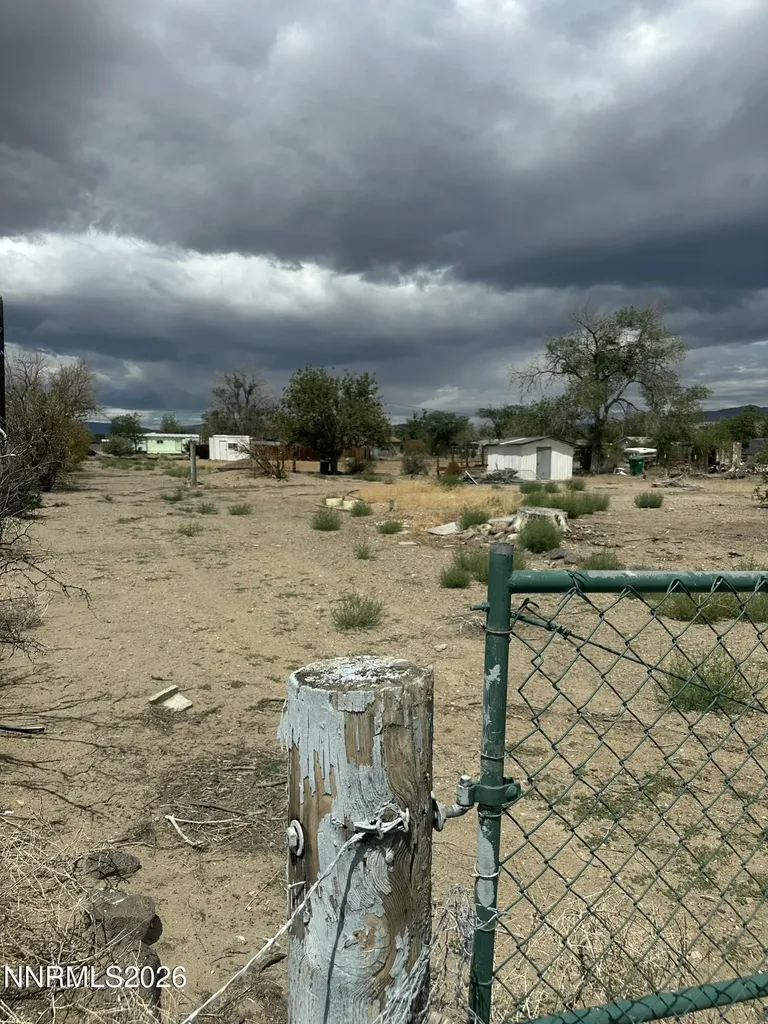3907 Ardmore Silver Springs NV 89429