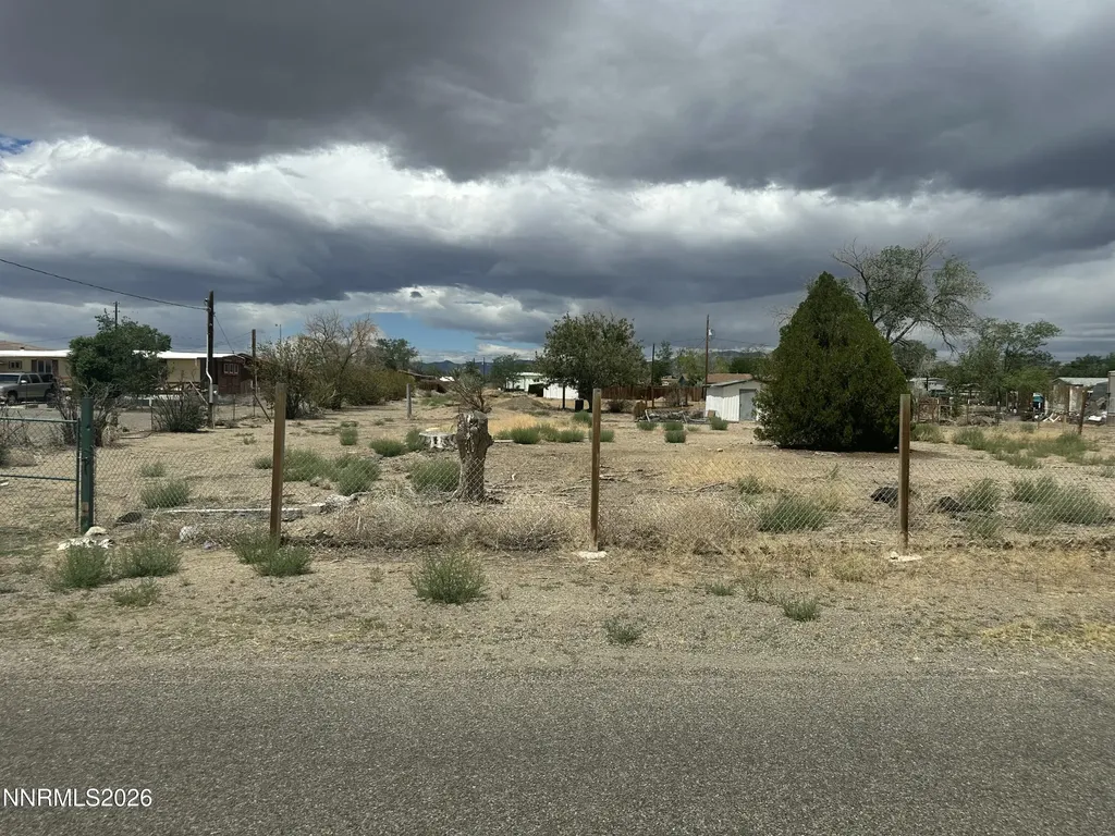 3907 Ardmore Silver Springs NV 89429
