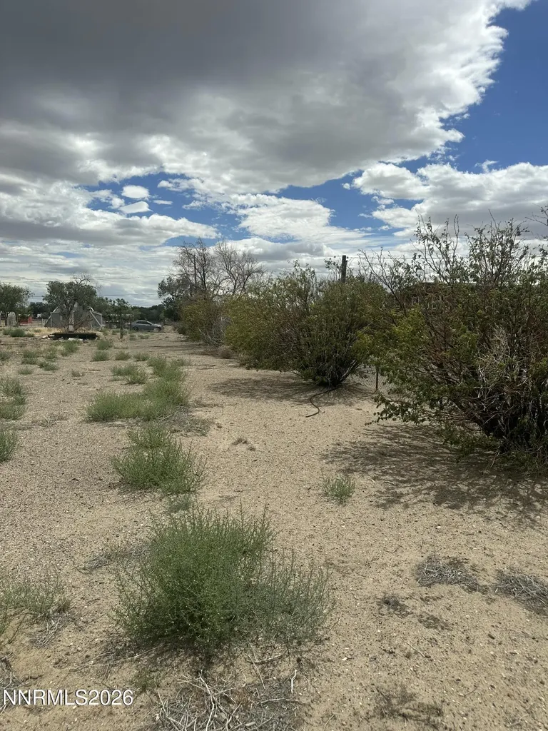 3907 Ardmore Silver Springs NV 89429